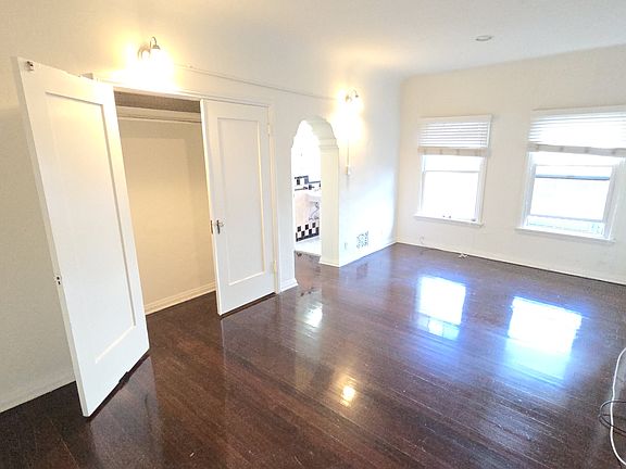 5th image of 129 S Camden Dr #105