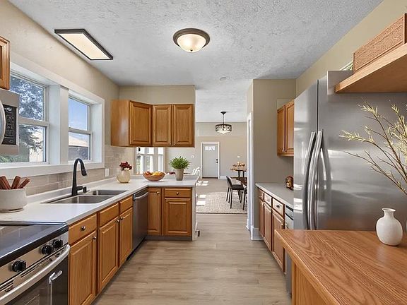 2nd image of 721 6th St