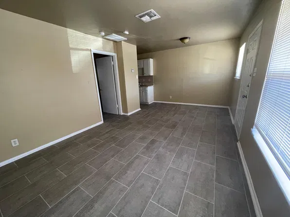 643 W Summit Ave, San Antonio, TX