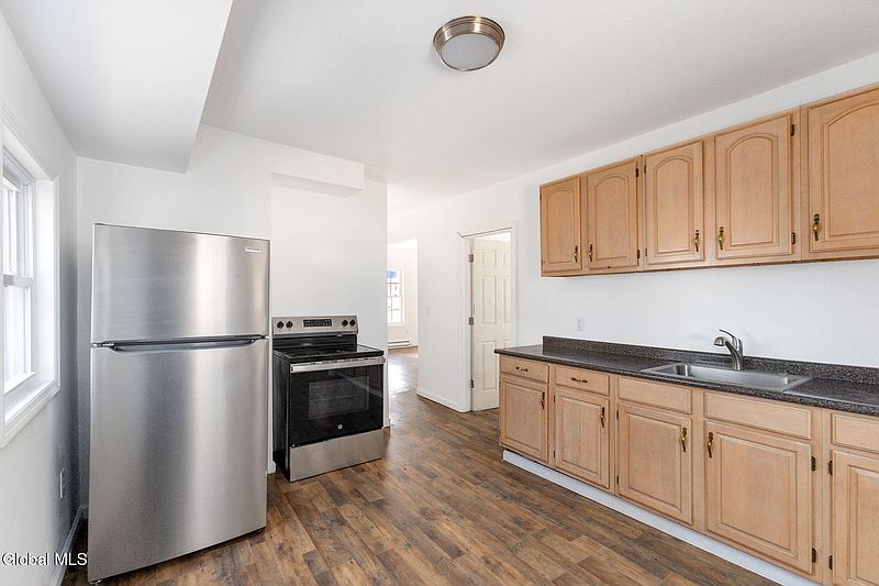 5th image of 73 John Street