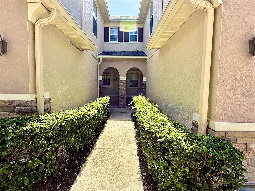 3 bed, 2.5 bath, 1647 sqft, $2,295 — Photo 3