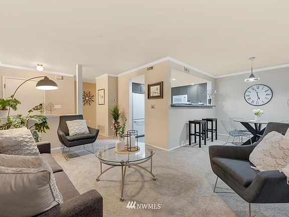 5th image of 25235 SE Klahanie Blvd APT C104