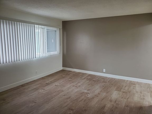 2 Bdrm - Living room