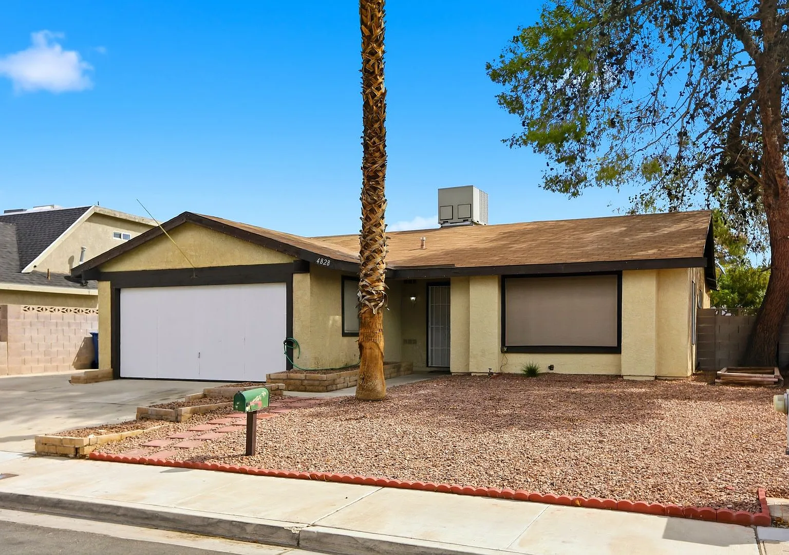 4 Bedroom POOL Home with RV Parking! — Photo 2