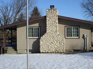 6004 W Kermit Rd, Freeport, IL 61032