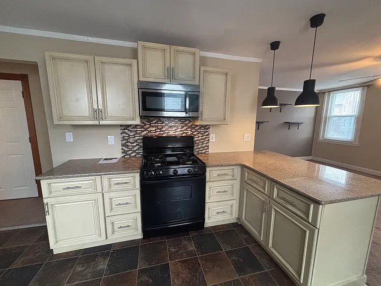 143 E 7th Ave #2 — Photo 4