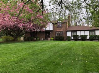 8 Colonial Ct, Lebanon, NJ 08833