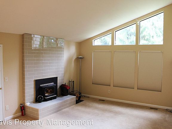 4th image of 680 Kalmia Pl NW