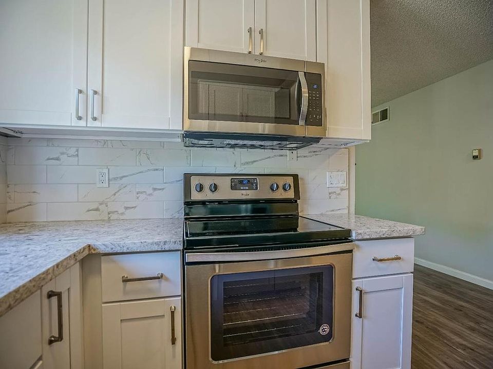 1st image of 617 Balfour Dr
