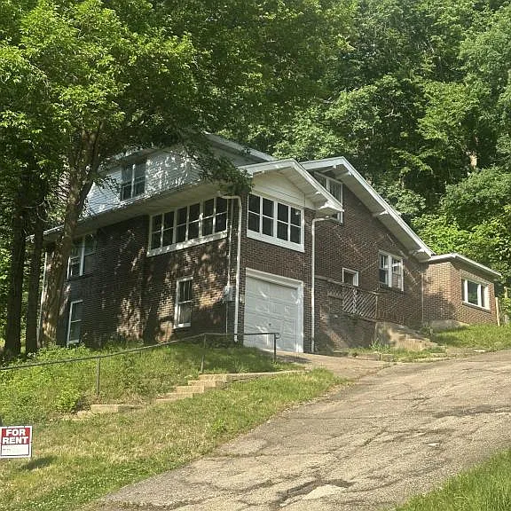 164 N Park St — Photo 1