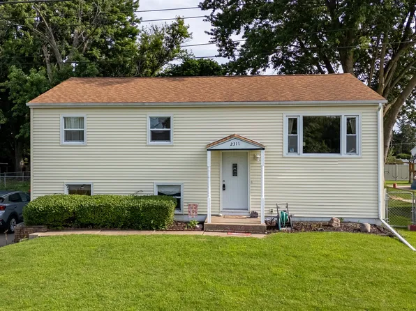 2311 W 46th St, Davenport, IA 52806