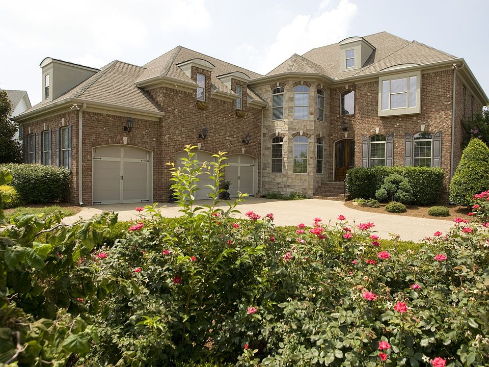 CURB APPEAL GALORE!!!!