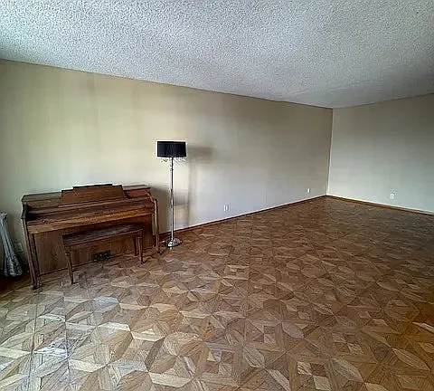 1735 N Fuller Ave #323 — Photo 5