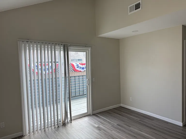 2518 England St #5 — Photo 13