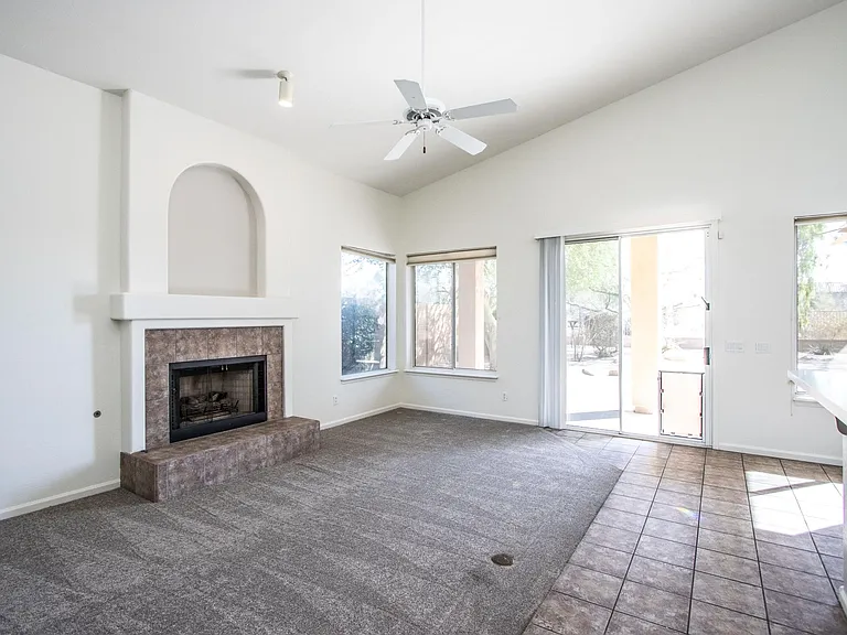 4627 E Dale Ln — Photo 10