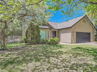 456 Ridge Ct, Chaska, MN 55318