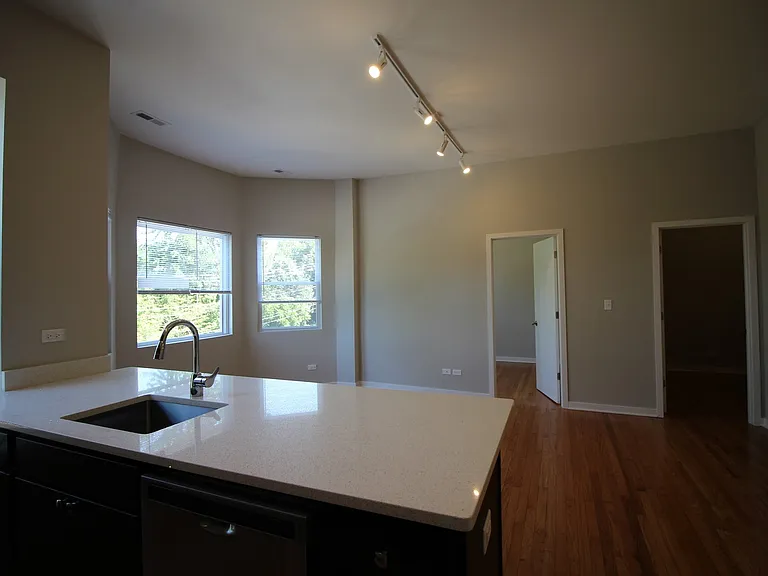 3254 N Ravenswood Ave #2S — Photo 3