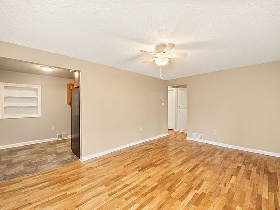 4th image of 1636 E Queen Ave