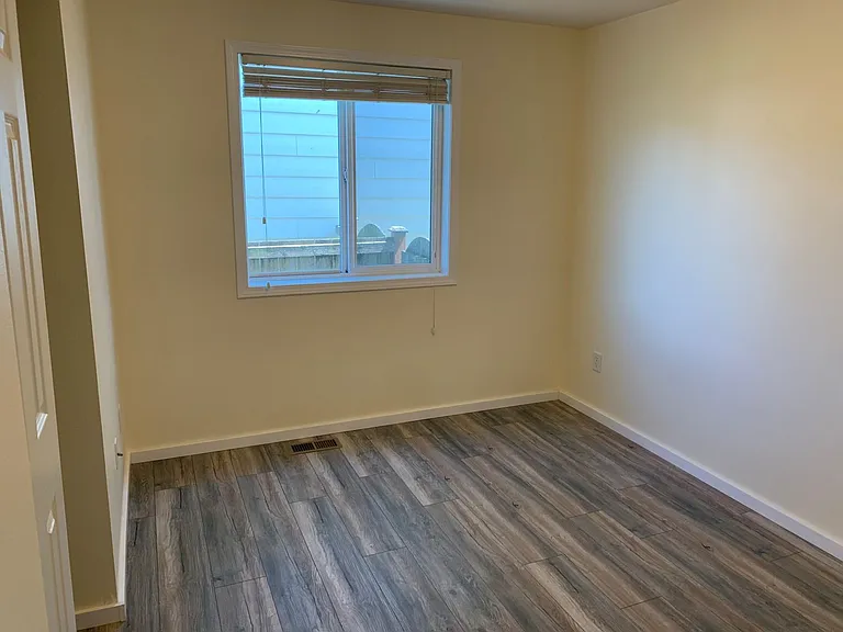 7467 Clamdigger Dr — Photo 9
