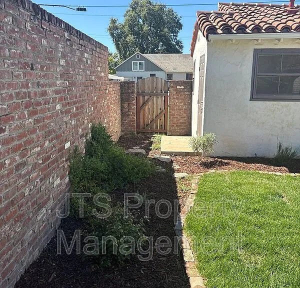 501 J St — Photo 26