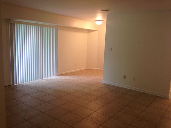 5th image of 404 Jackson St APT 110