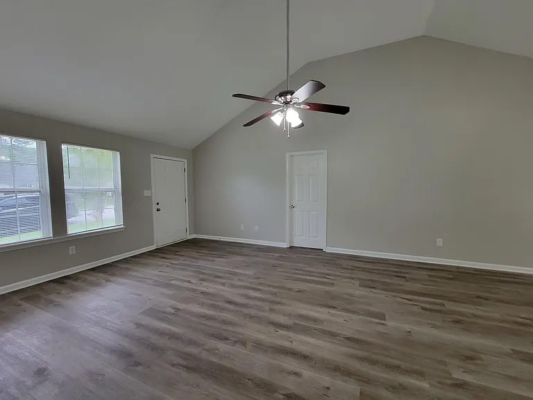 7025 Stoneridge Dr — Photo 5