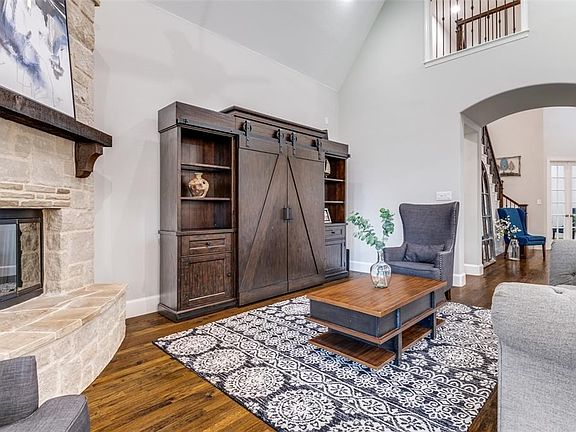 2nd image of 1412 Bluebell Ave
