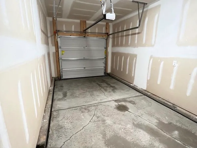 2725 Aubrey St — Photo 15