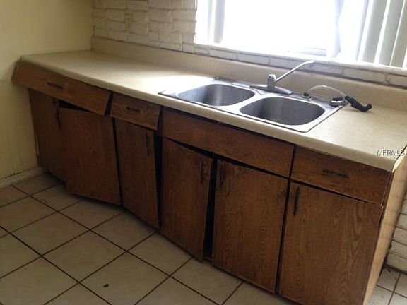 3rd image of 7901 Woodvale Cir