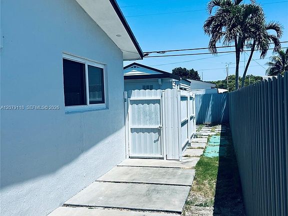 4th image of 11925 SW 185th Ter