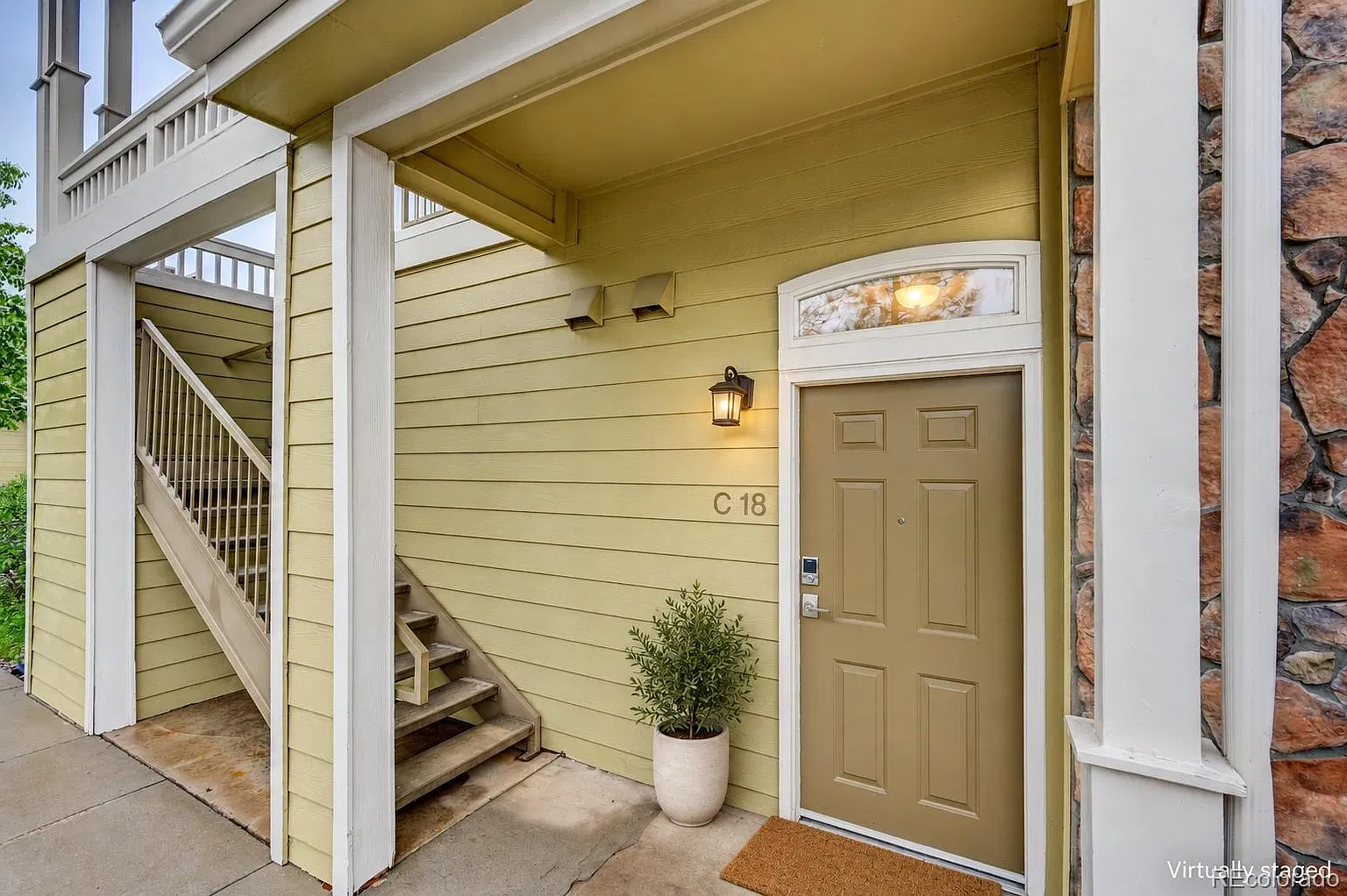 1 bed, 1.0 bath, 774 sqft, $1,550 — Photo 2