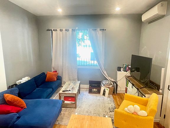 4th image of 509 Vanderbilt Ave #1R