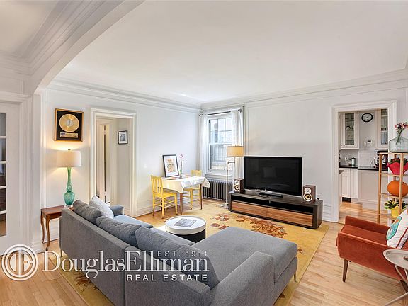 2nd image of 115 Willow St APT 6D