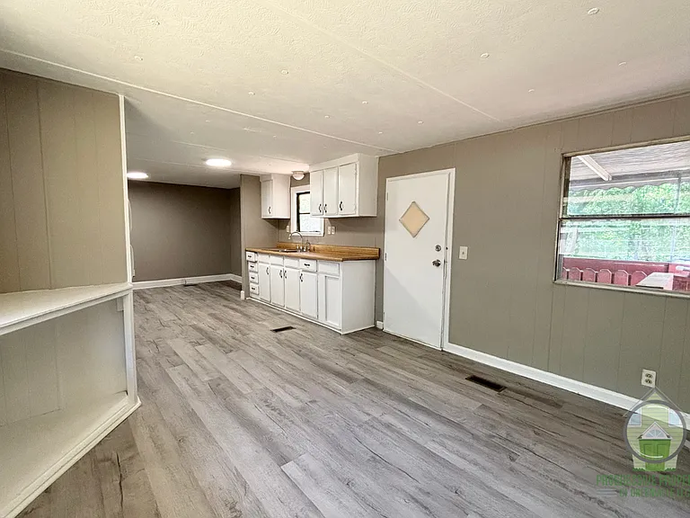 217 Robin Hood Rd — Photo 3