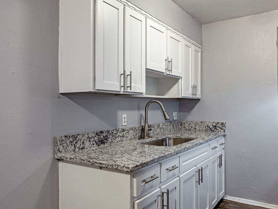 2nd image of 2215 Harriett St #4-53