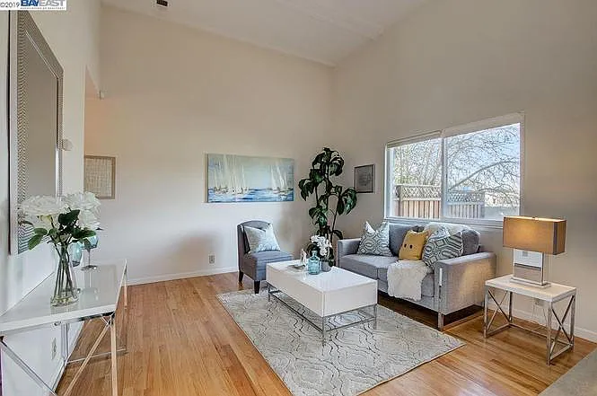 3 bed, 2.5 bath, 1447 sqft, $3,990 — Photo 4