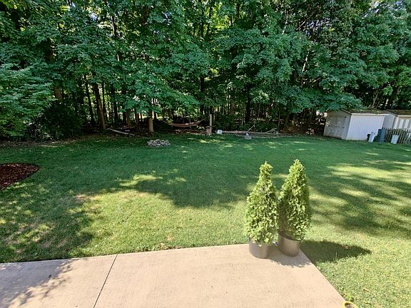 2nd image of 568 Glenside Ln