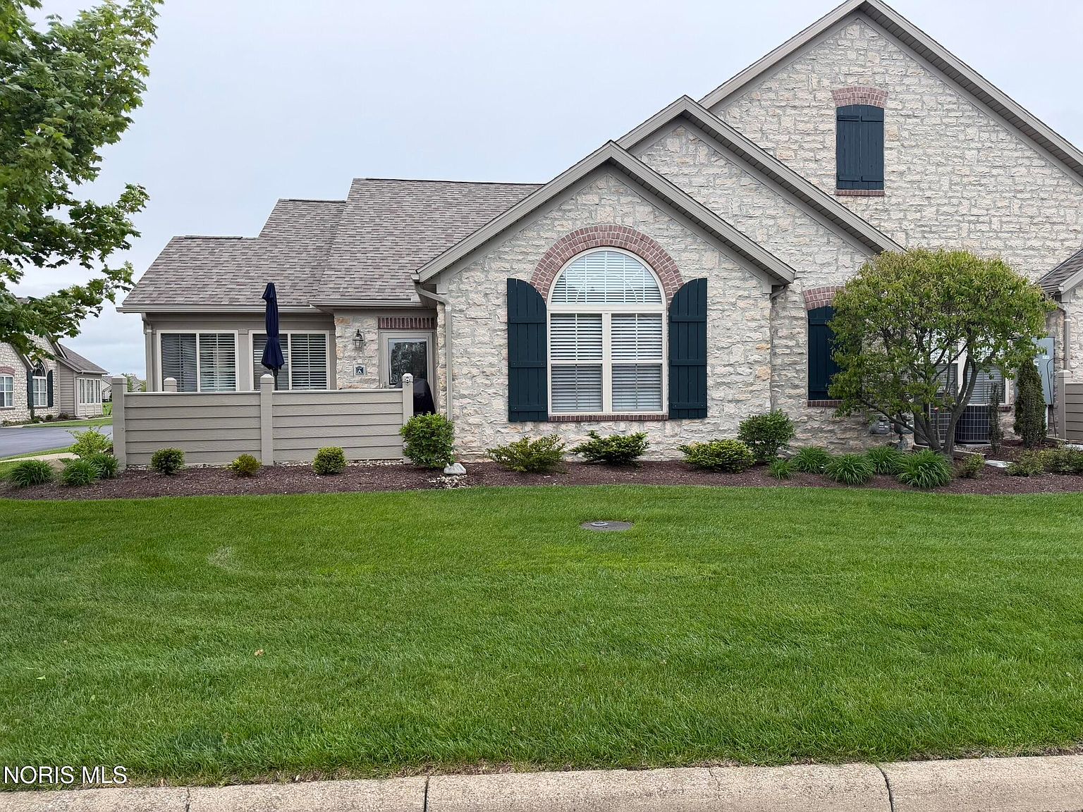 2749A Canterbury Cir