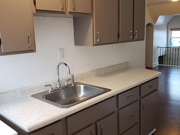2nd image of 735 Pennsylvania Ave APT 3