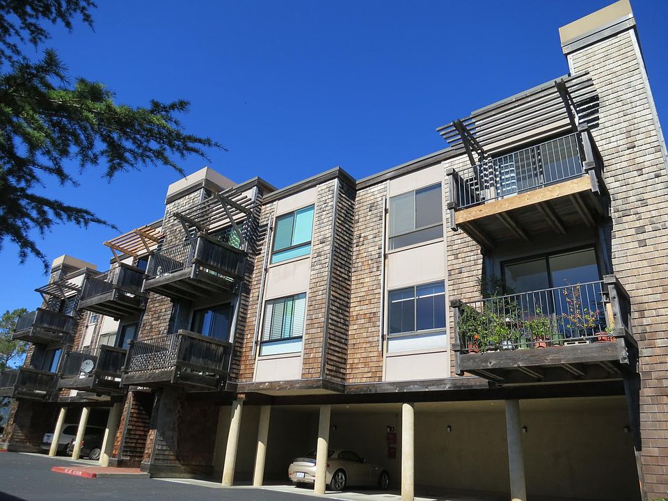 Shelter Ridge Condominiums
