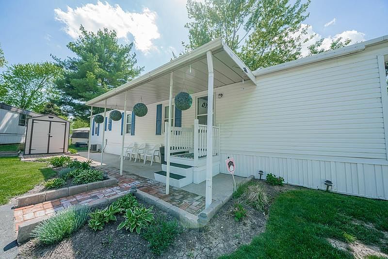 1st image of 122 Sarah Ln