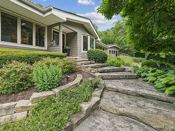 2nd image of 501 Lakepoint Dr