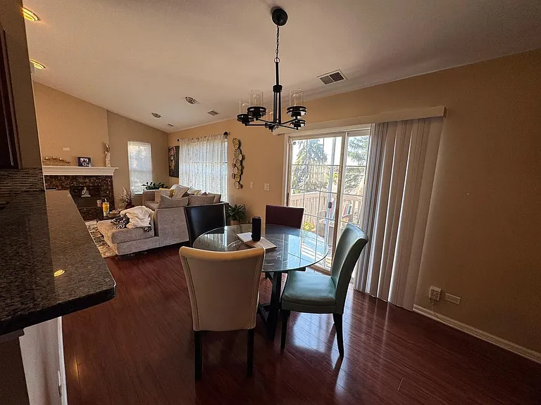 587 Saddlebrook Ln — Photo 8