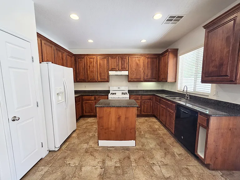 5516 Grey Pointe St — Photo 9