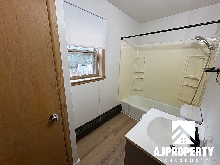 615 W 15th St #3 — Photo 8