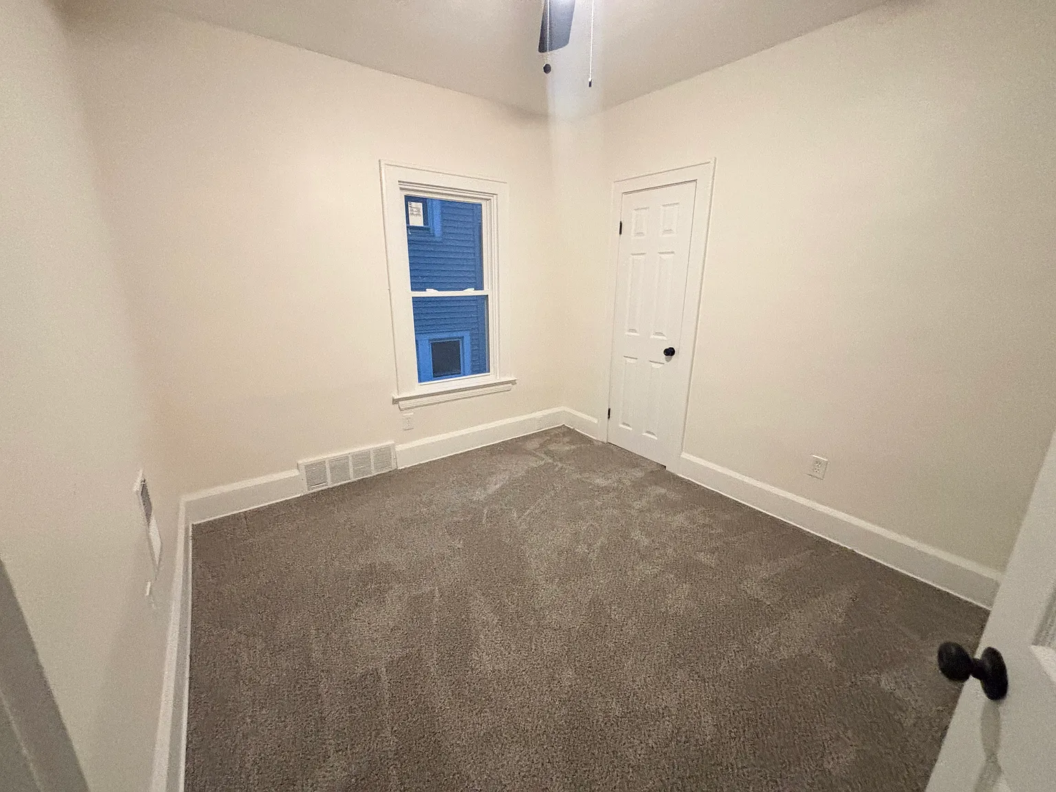 4 bed, $1,500 — Photo 4