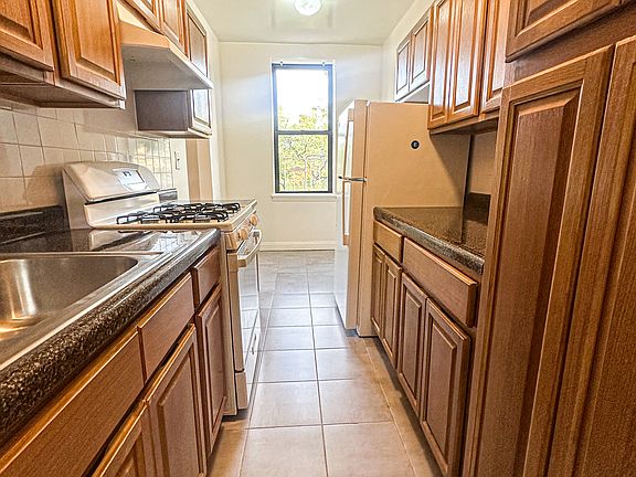 2nd image of 3619 Bowne St