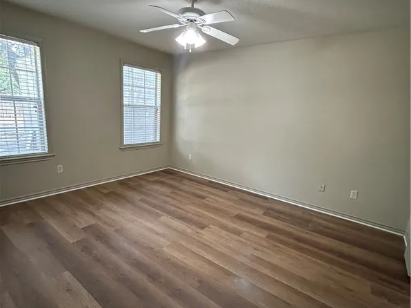 1410 Hoppess St, Bryan, TX 77802
