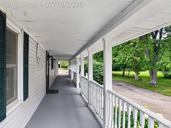 3rd image of 1437 E Cook Rd