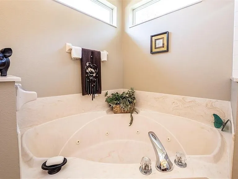 4541 NW 76th Ct — Photo 16